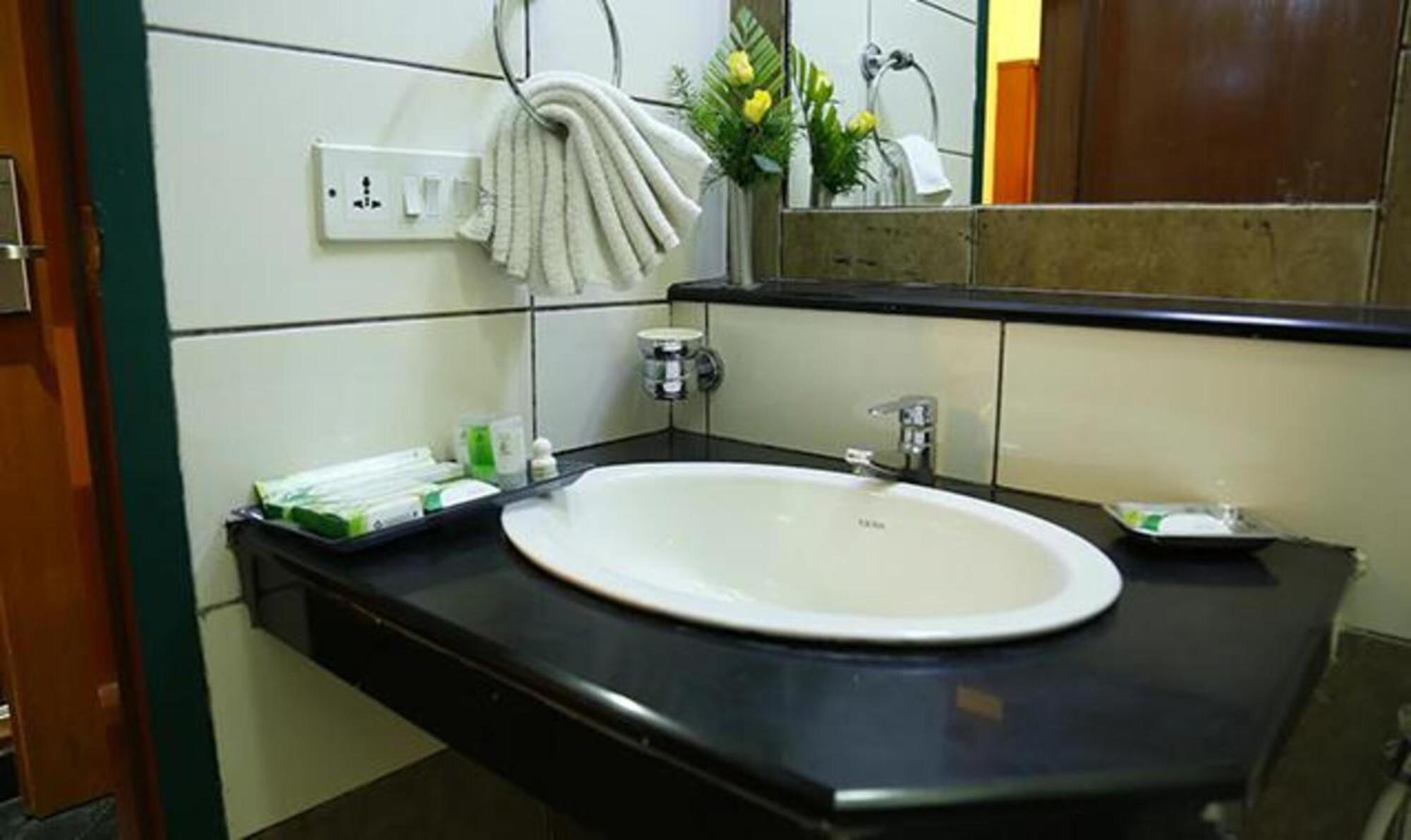 Fabhotel Prime Chennai Deluxe ภายนอก รูปภาพ